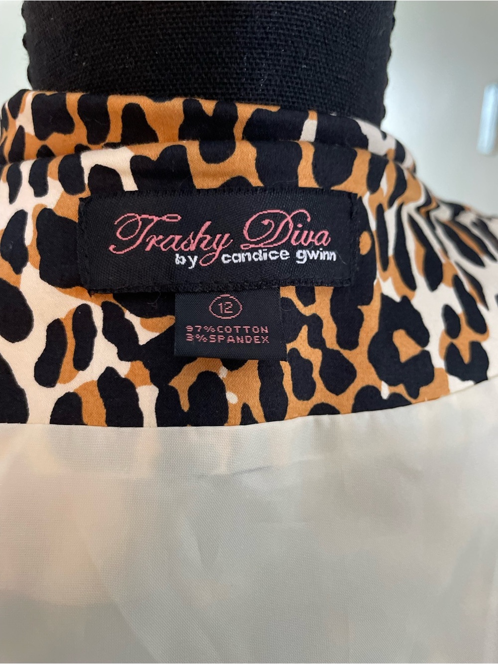 Trashy Diva coat dress, leopard print, 2 button closure, white satin lining - Picture 5 of 8